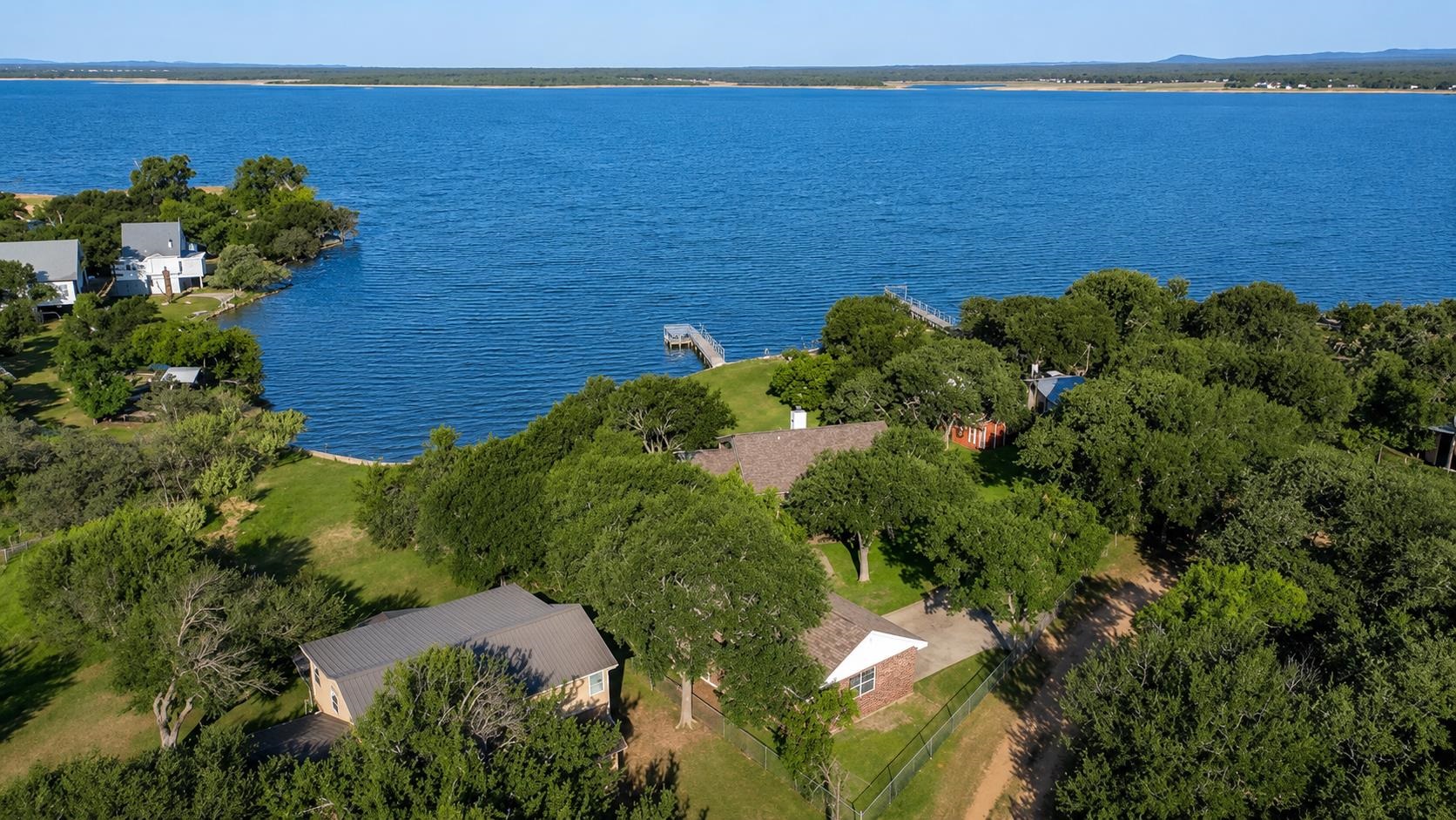 220 W Lakecrest