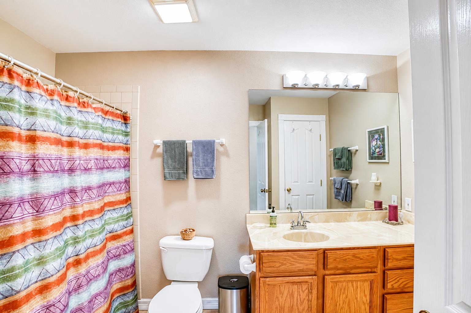 220 W Lakecrest