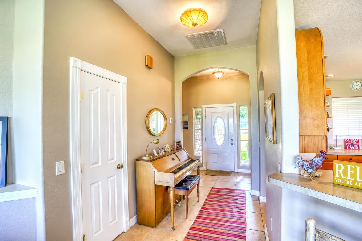 220 W Lakecrest