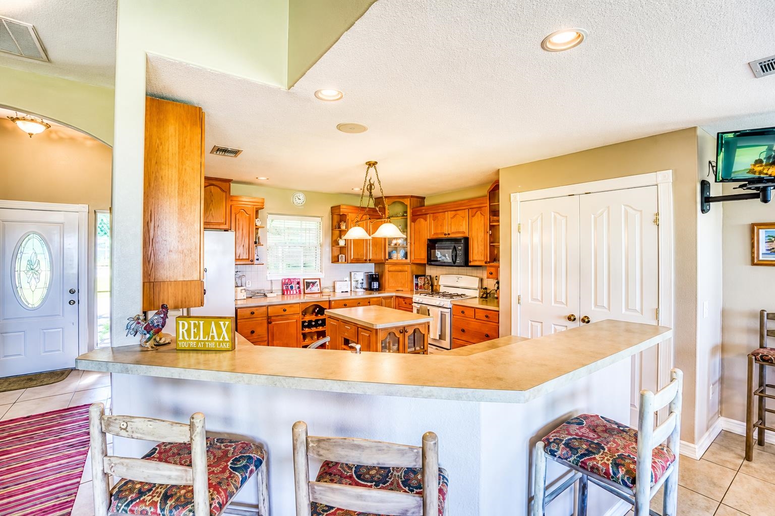 220 W Lakecrest