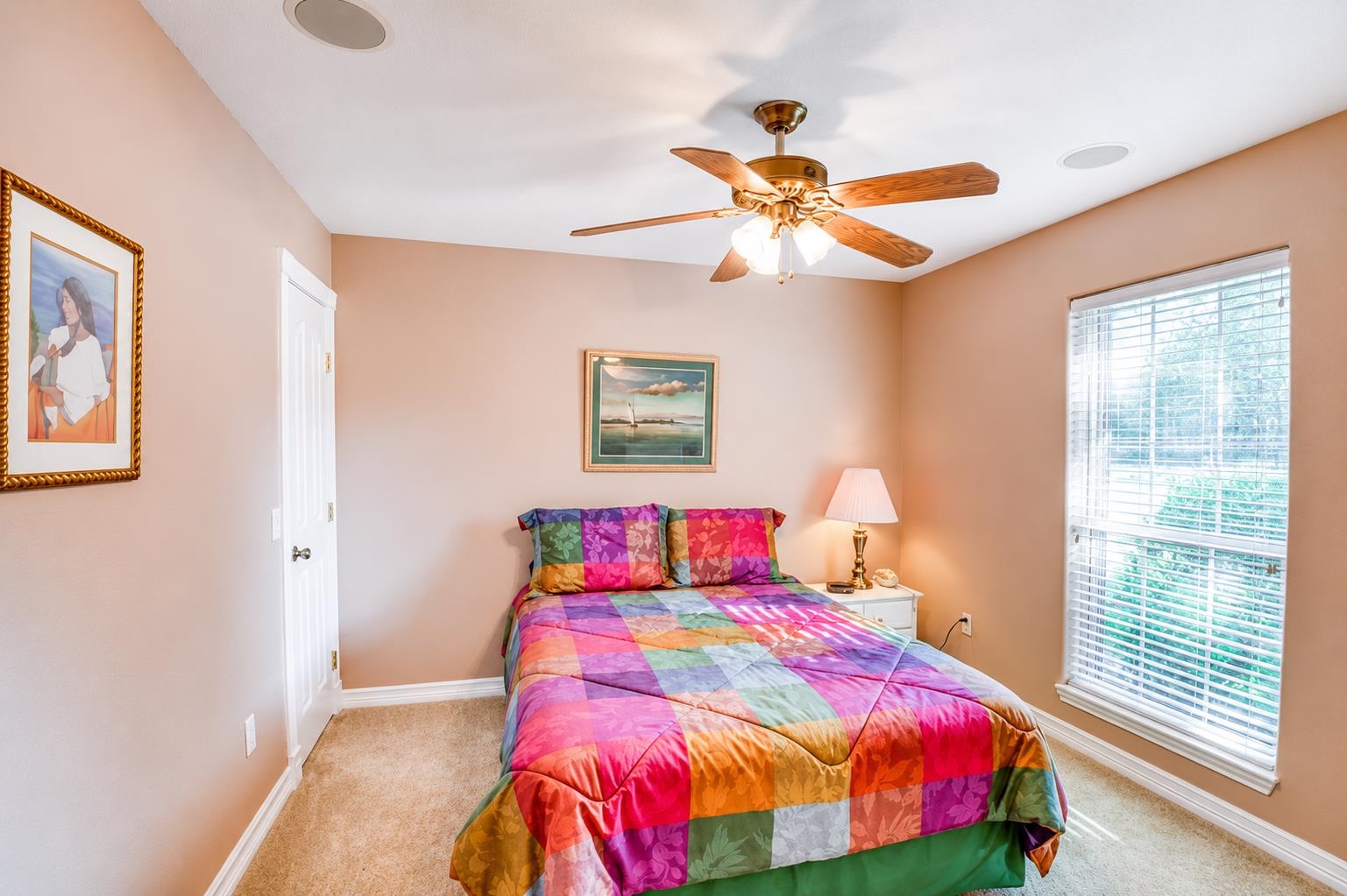 220 W Lakecrest