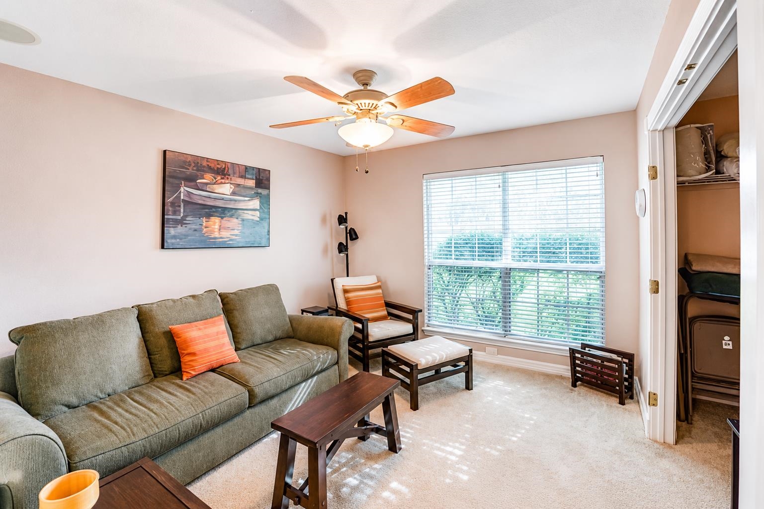 220 W Lakecrest