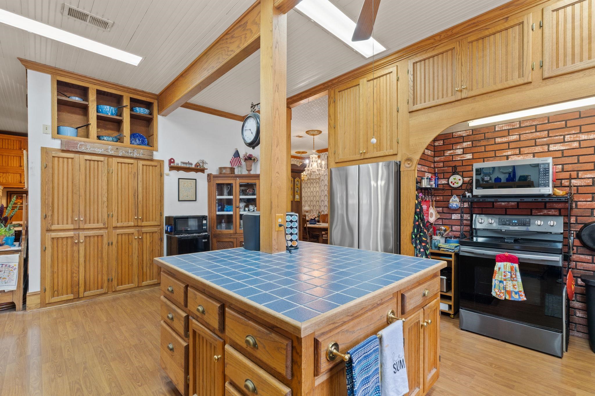 2403 Maple Lane