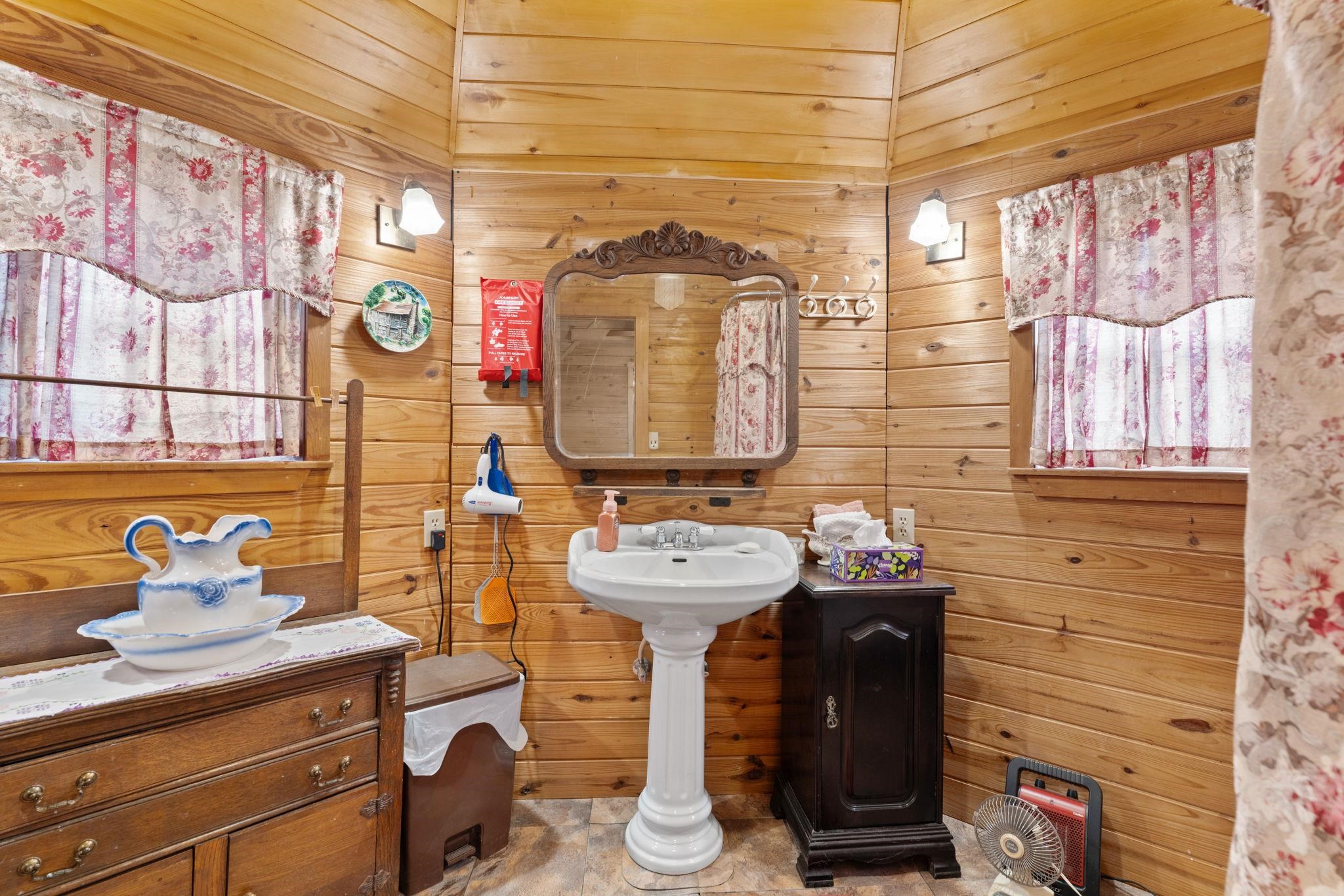 2403 Maple Lane