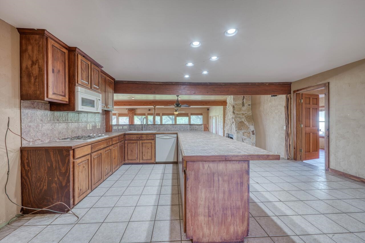 4047 River Oaks Drive