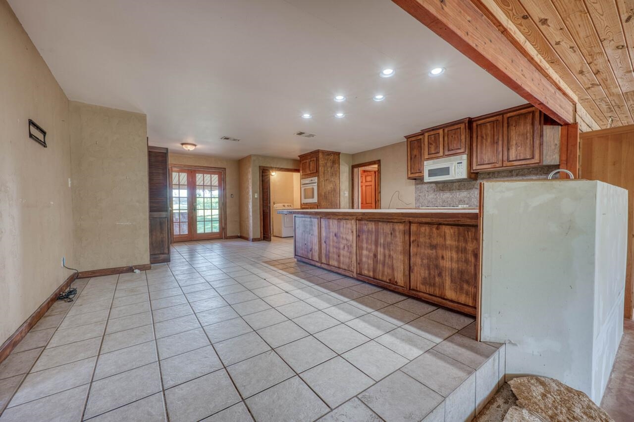 4047 River Oaks Drive
