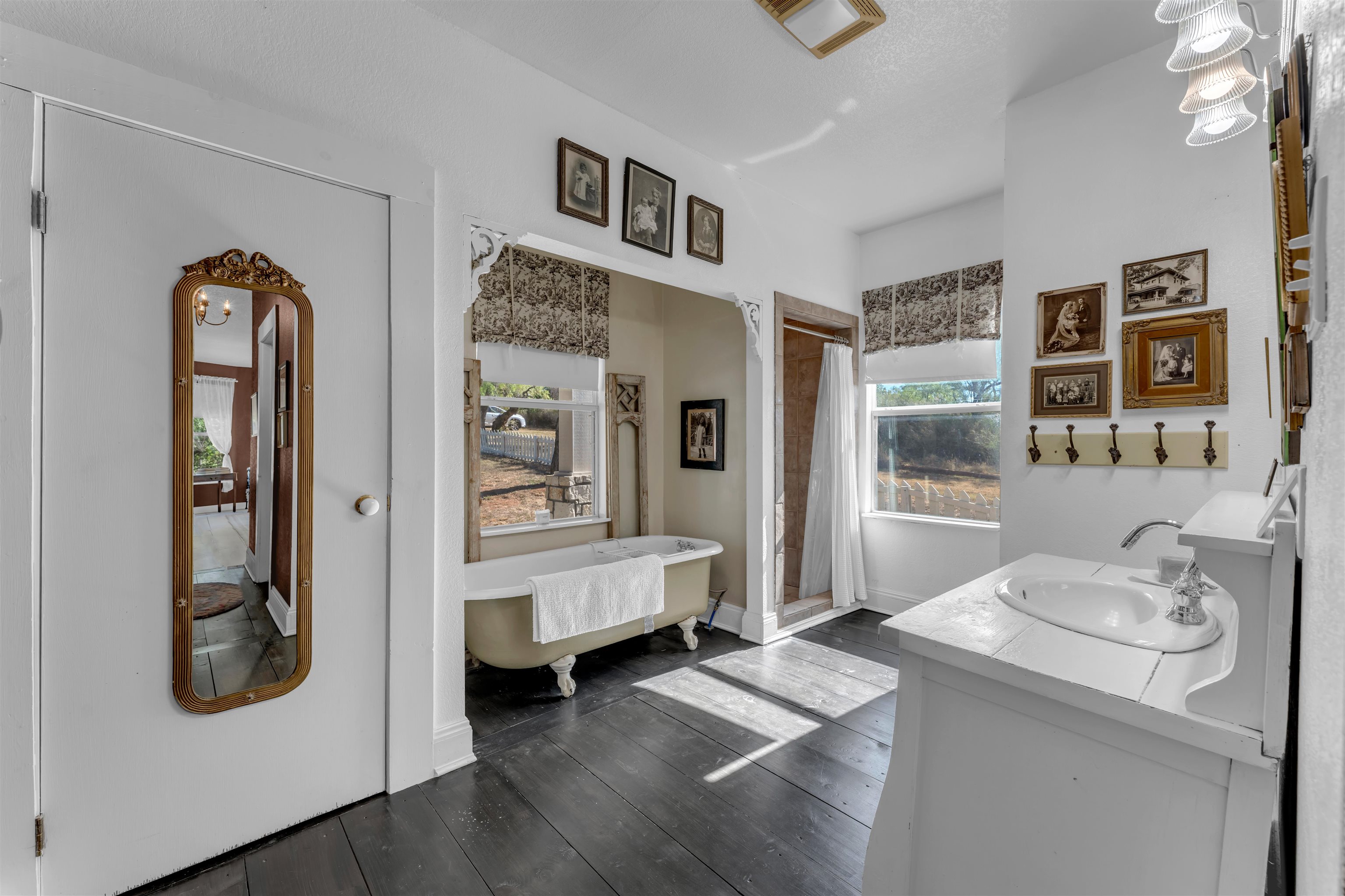 211 W Riverside Drive
