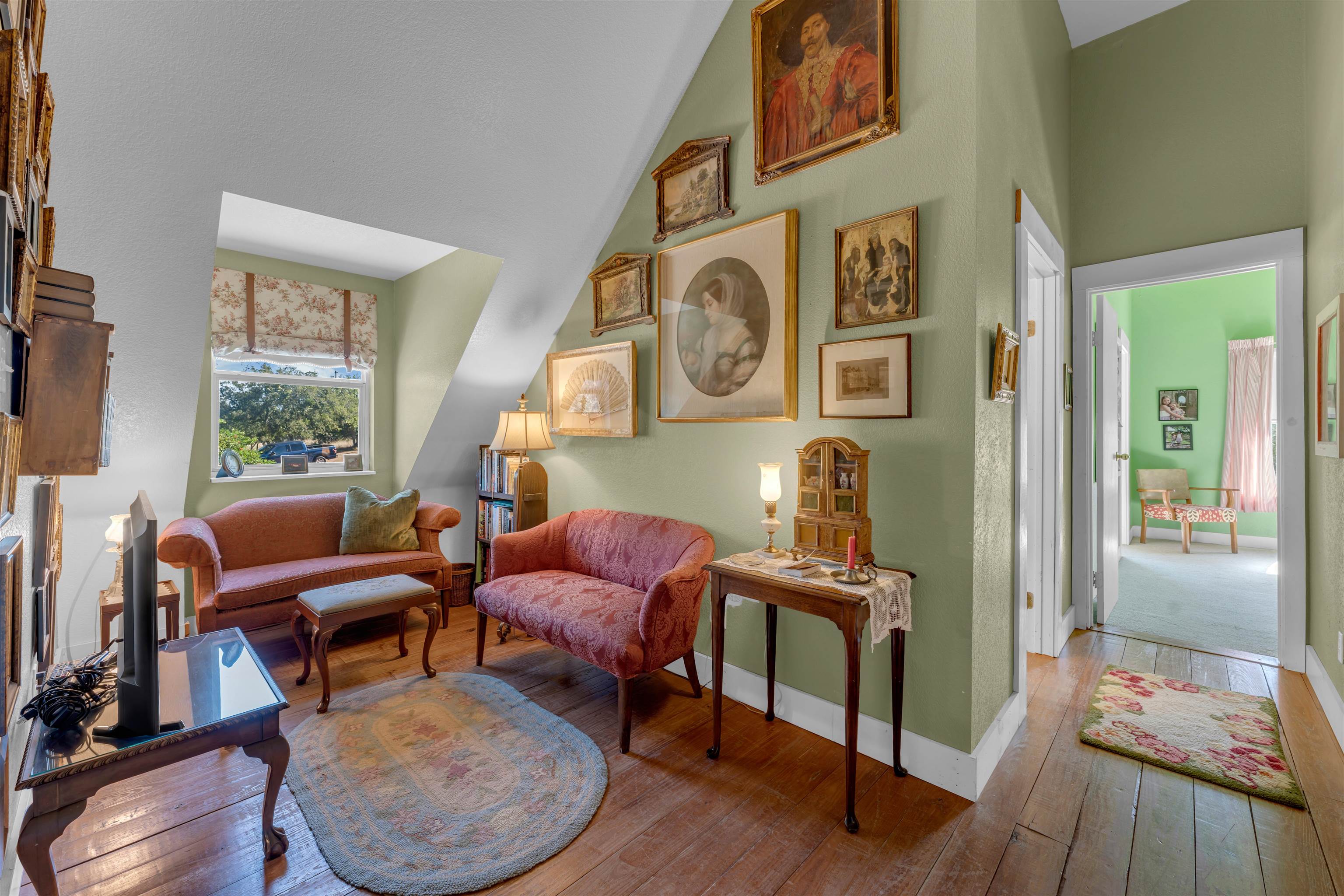 211 W Riverside Drive