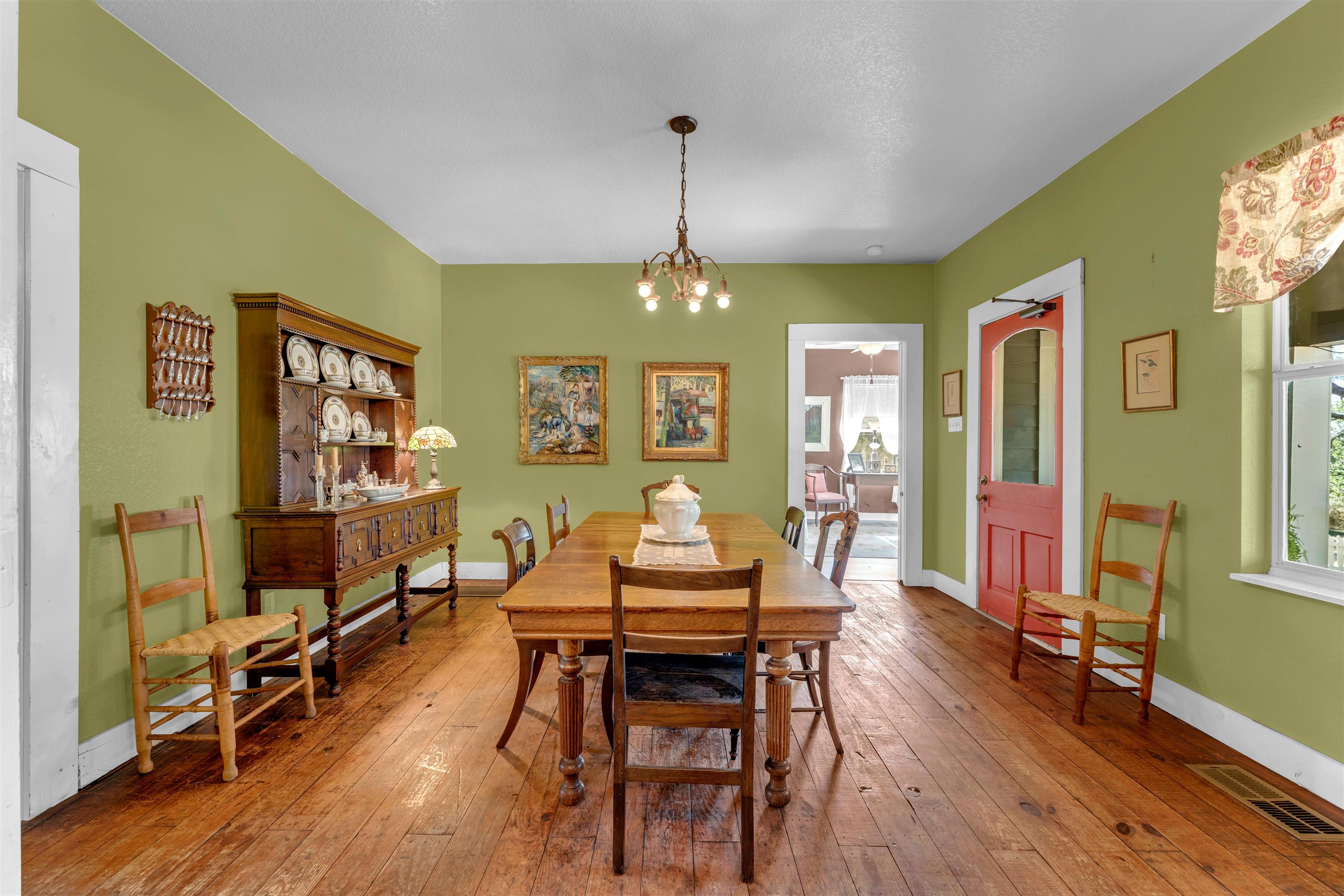 211 W Riverside Drive