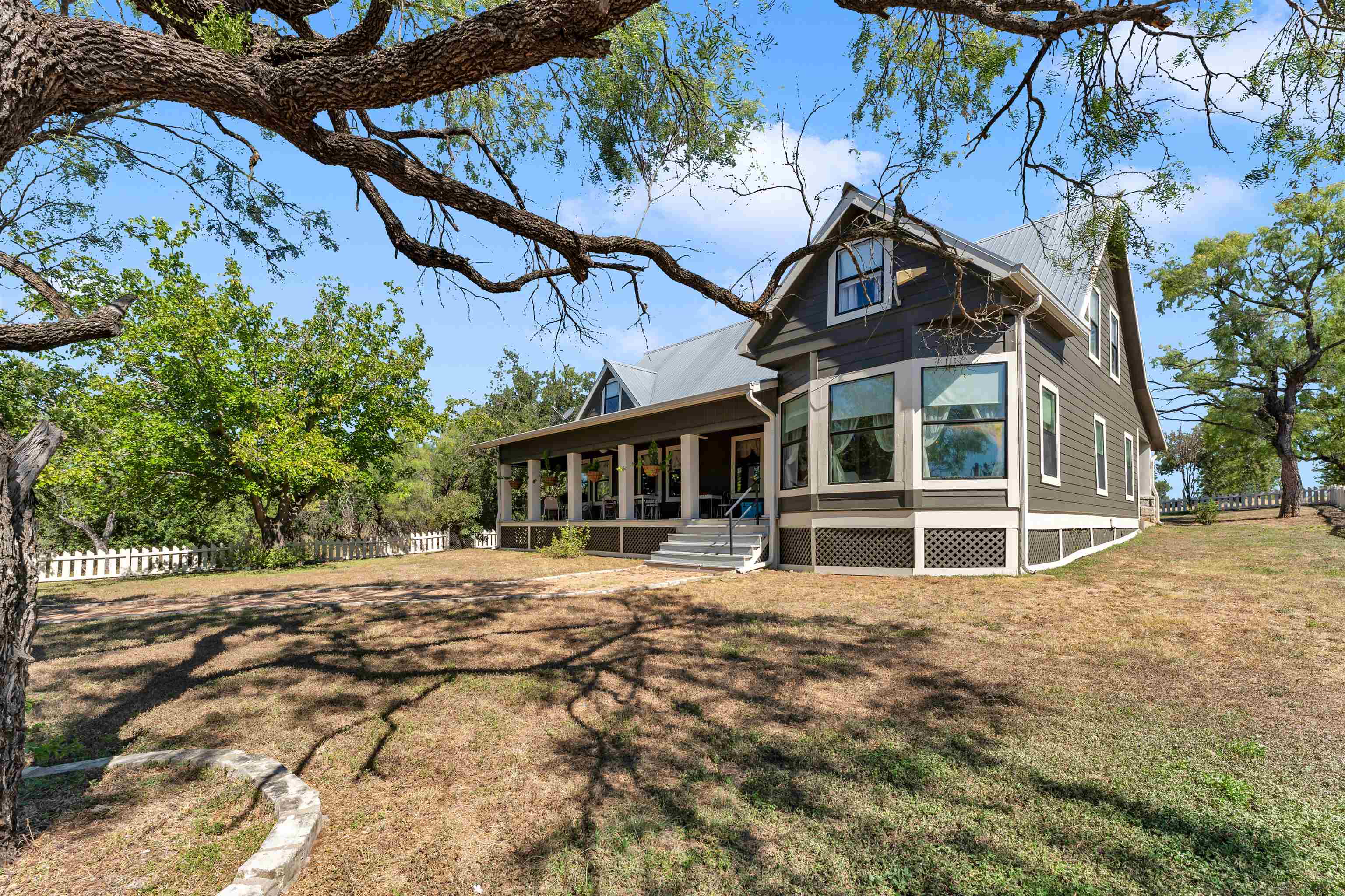211 W Riverside Drive