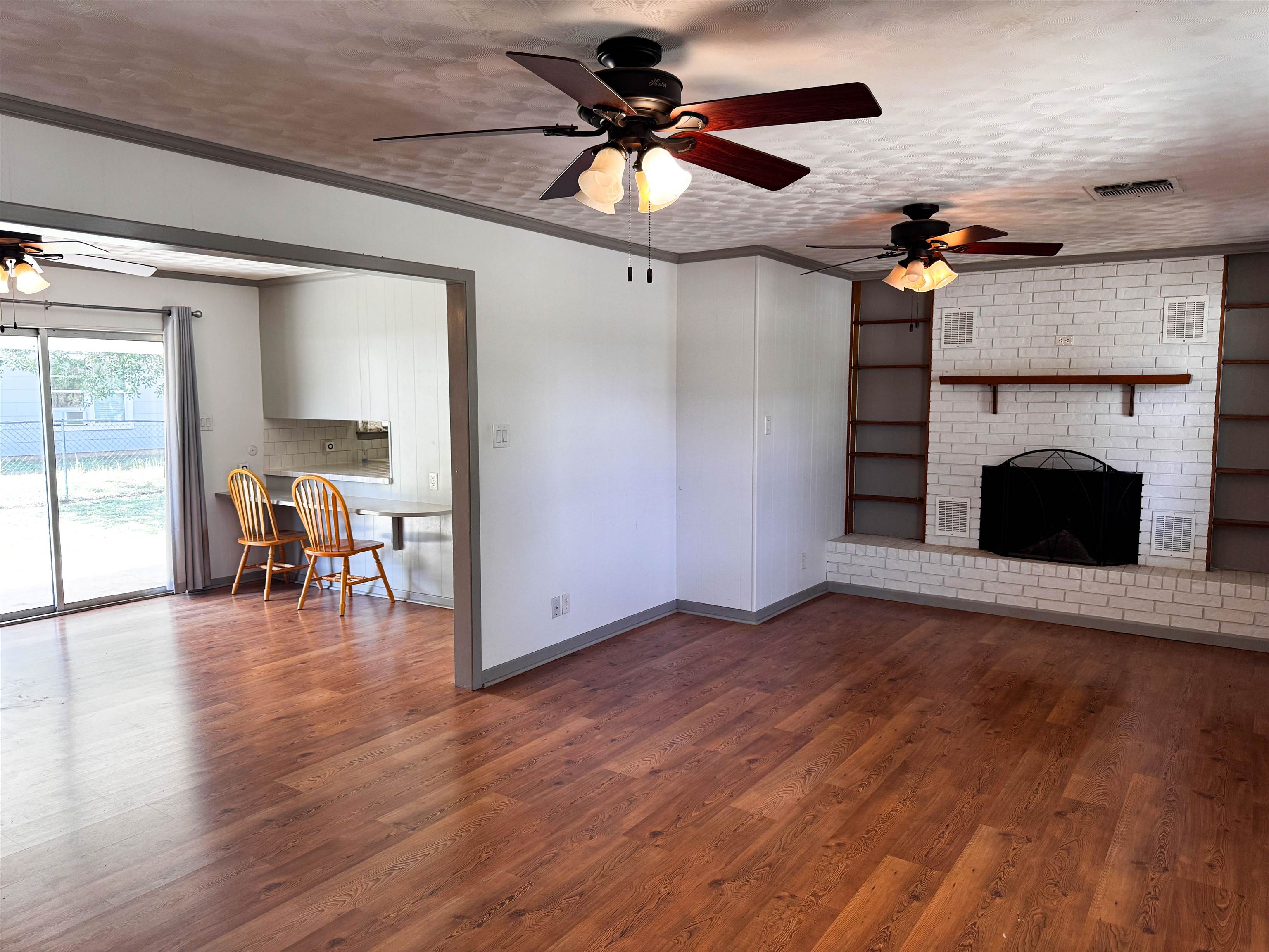 102 W Llano Street