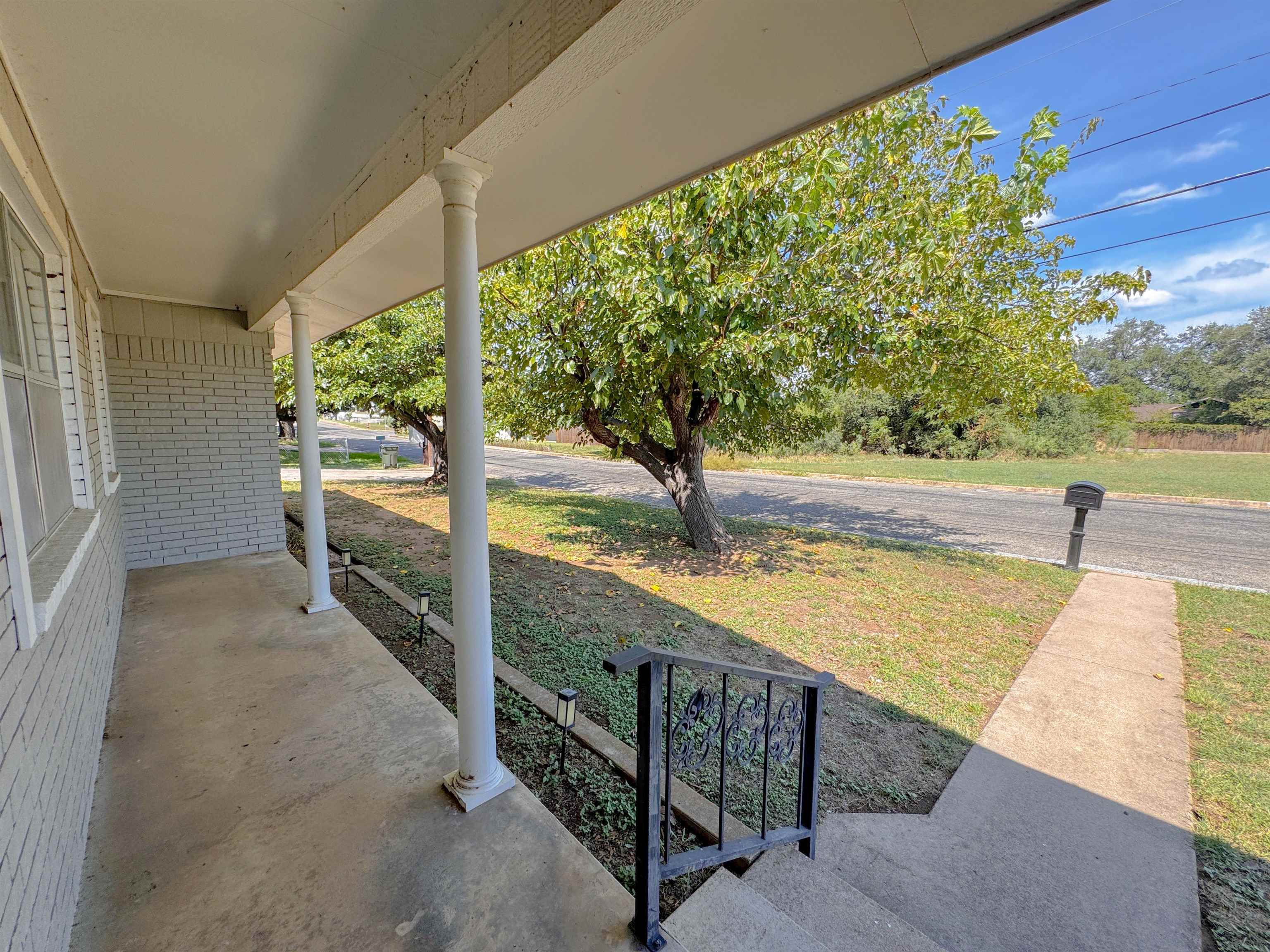 102 W Llano Street