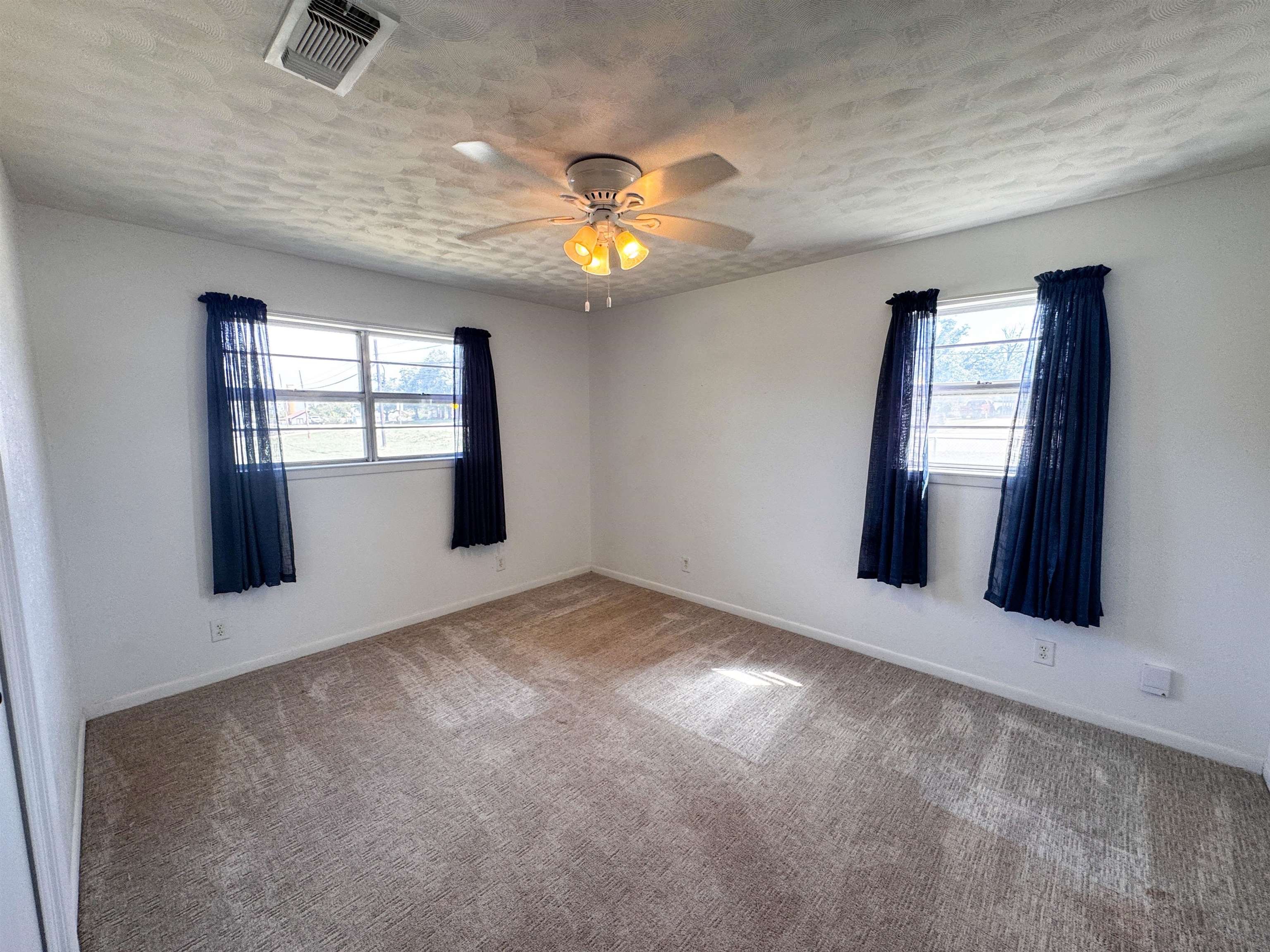 102 W Llano Street