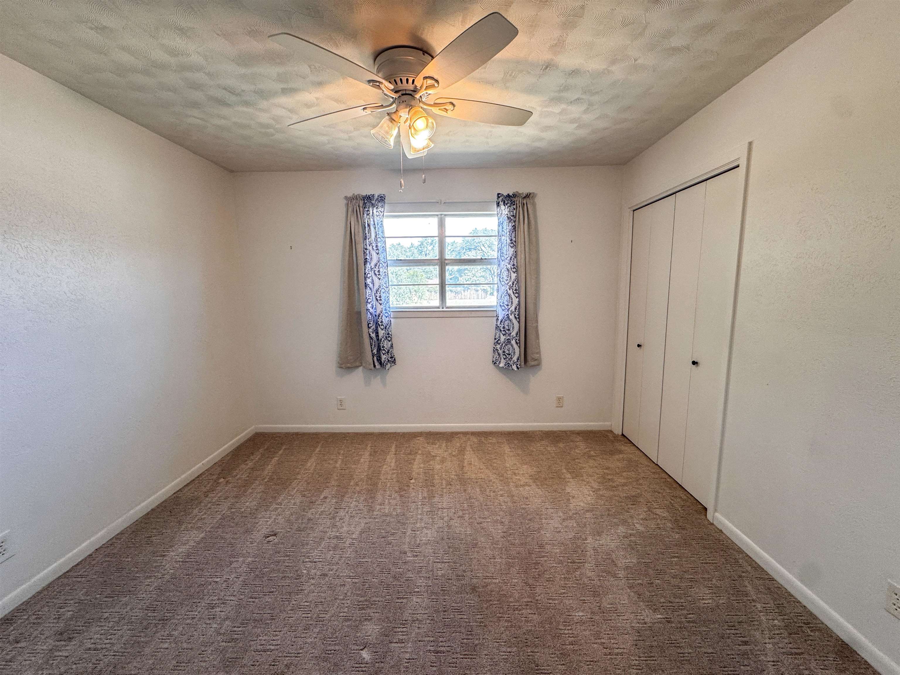 102 W Llano Street