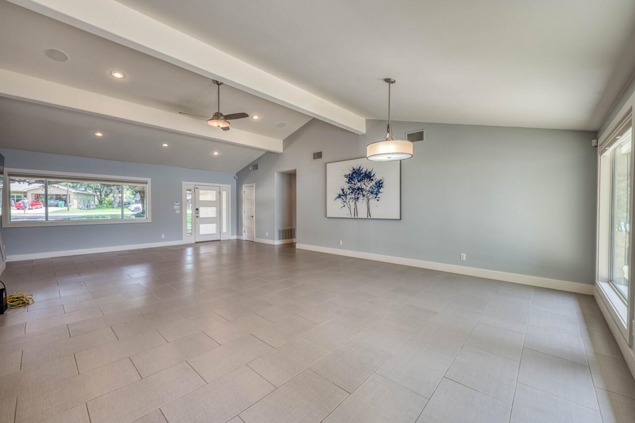 1704 Bluebonnet Lane