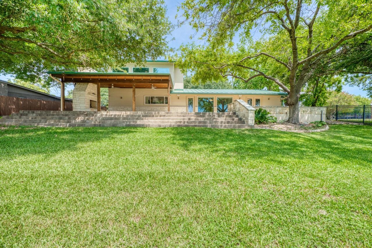 1704 Bluebonnet Lane