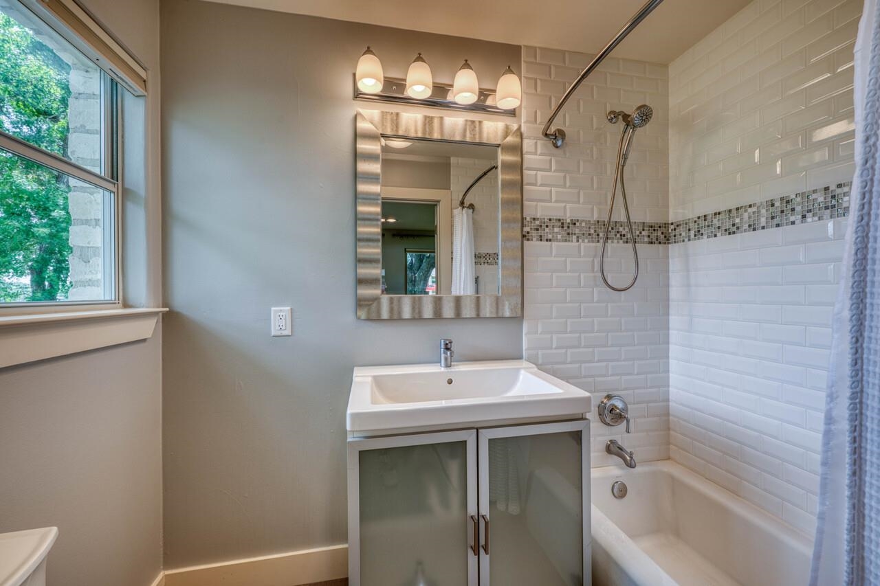1704 Bluebonnet Lane