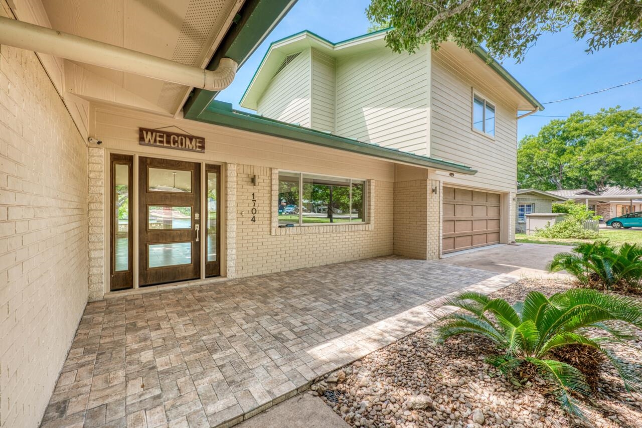 1704 Bluebonnet Lane