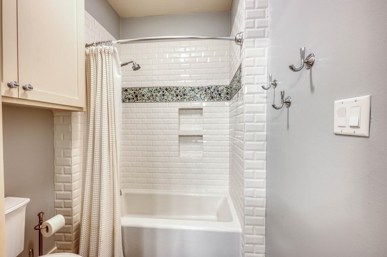 1704 Bluebonnet Lane