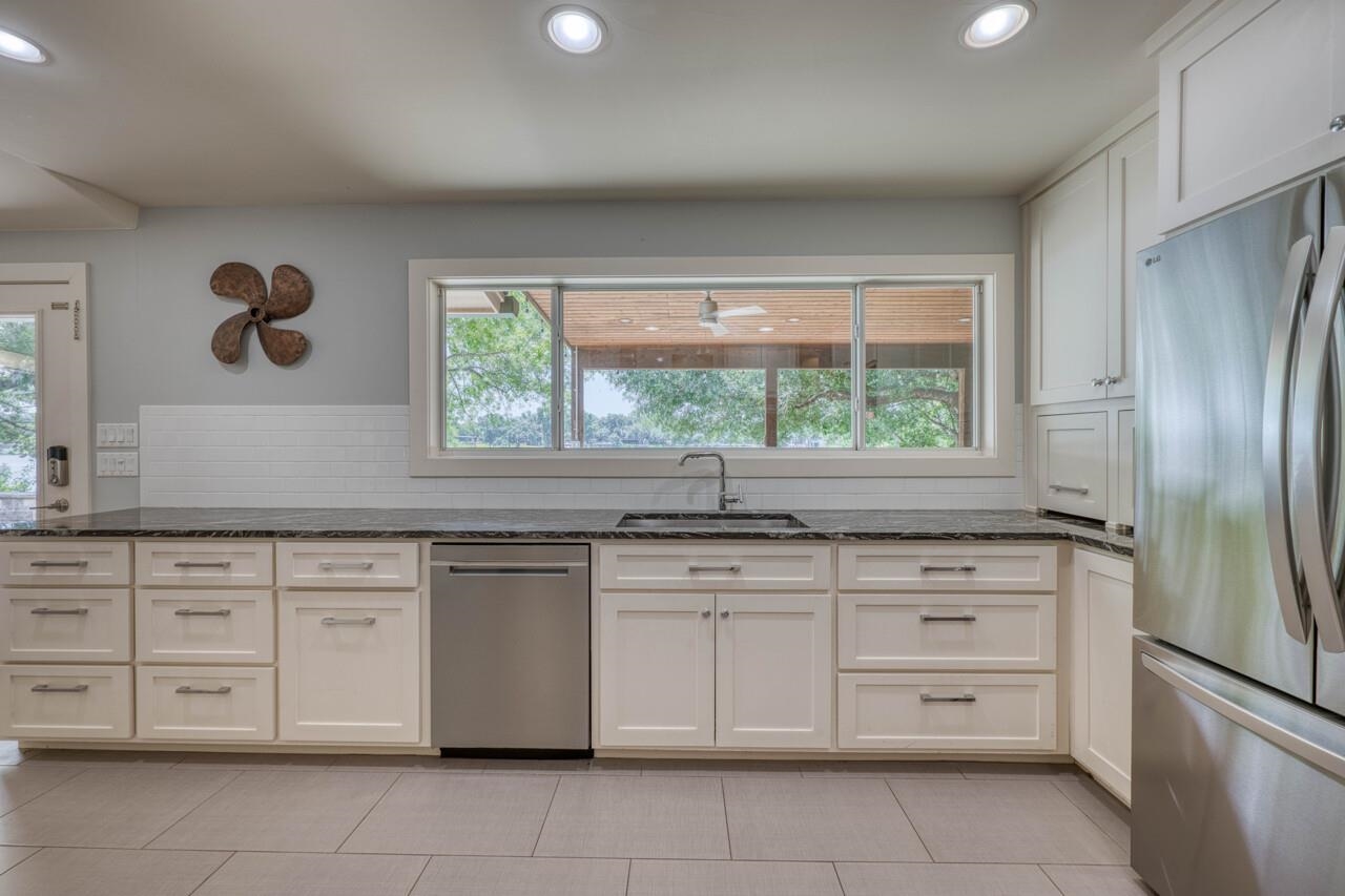 1704 Bluebonnet Lane