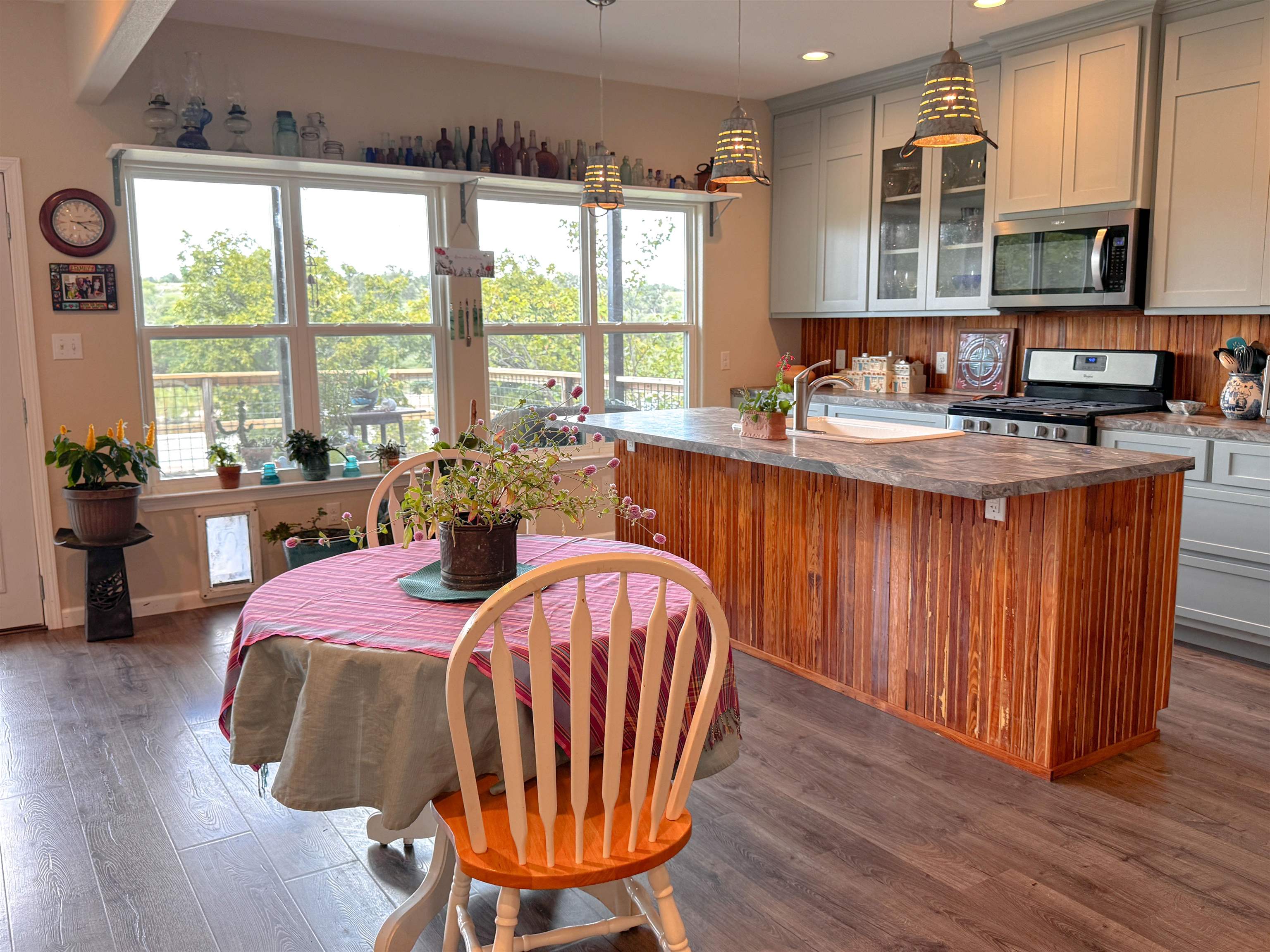 1205 Sandstone