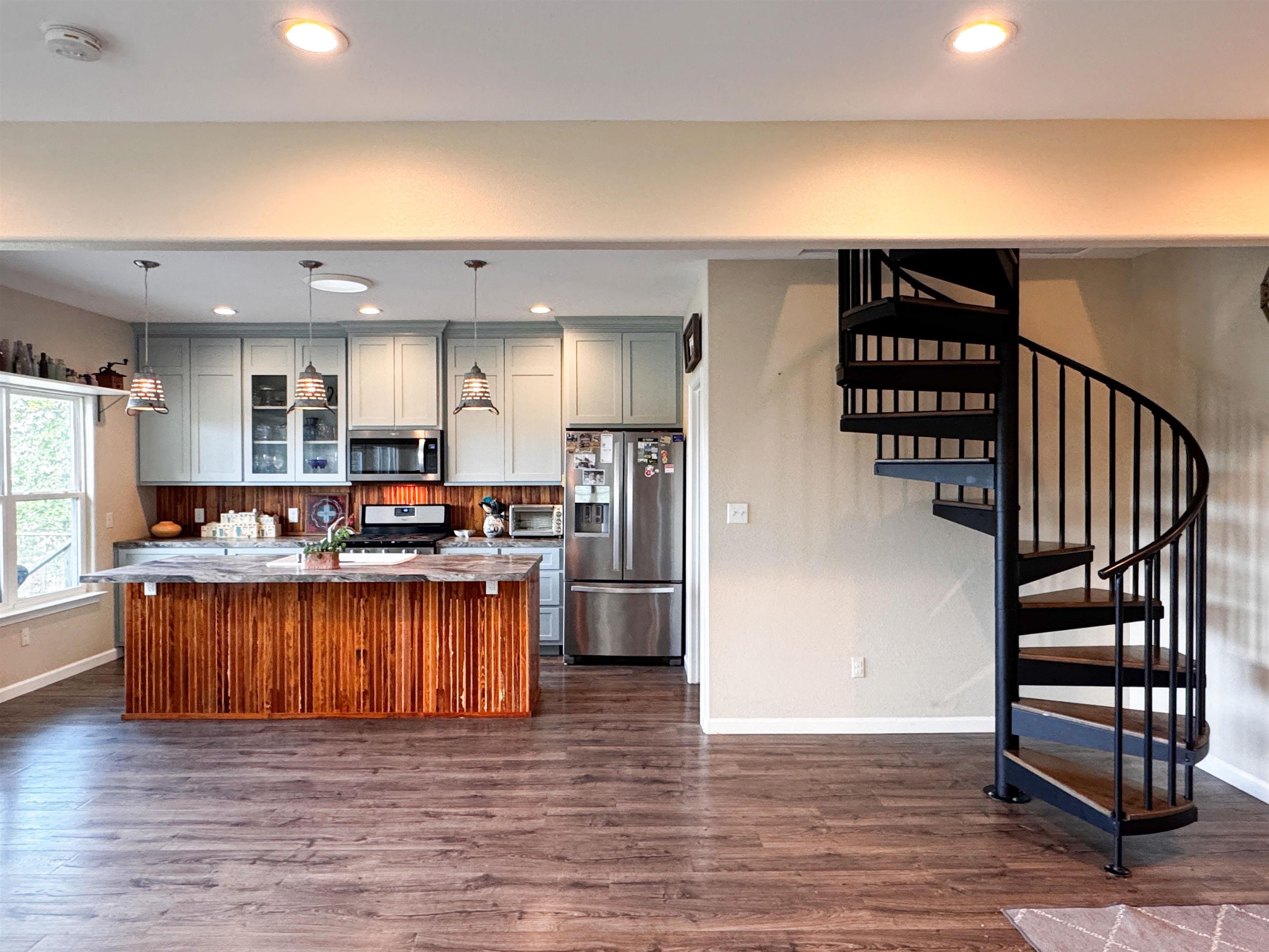 1205 Sandstone