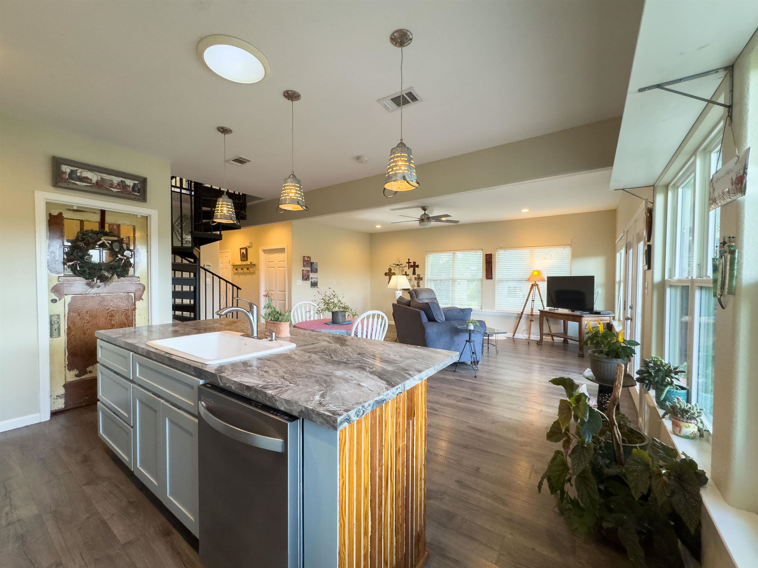 1205 Sandstone