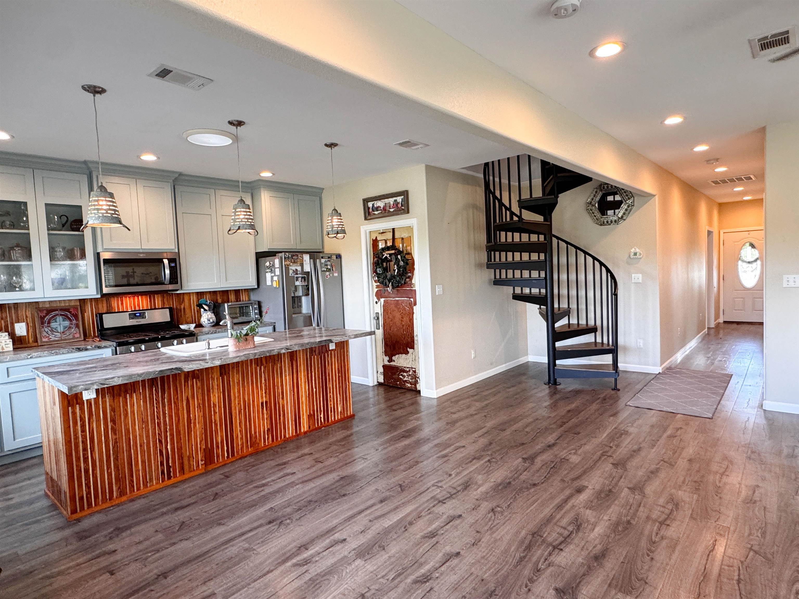 1205 Sandstone