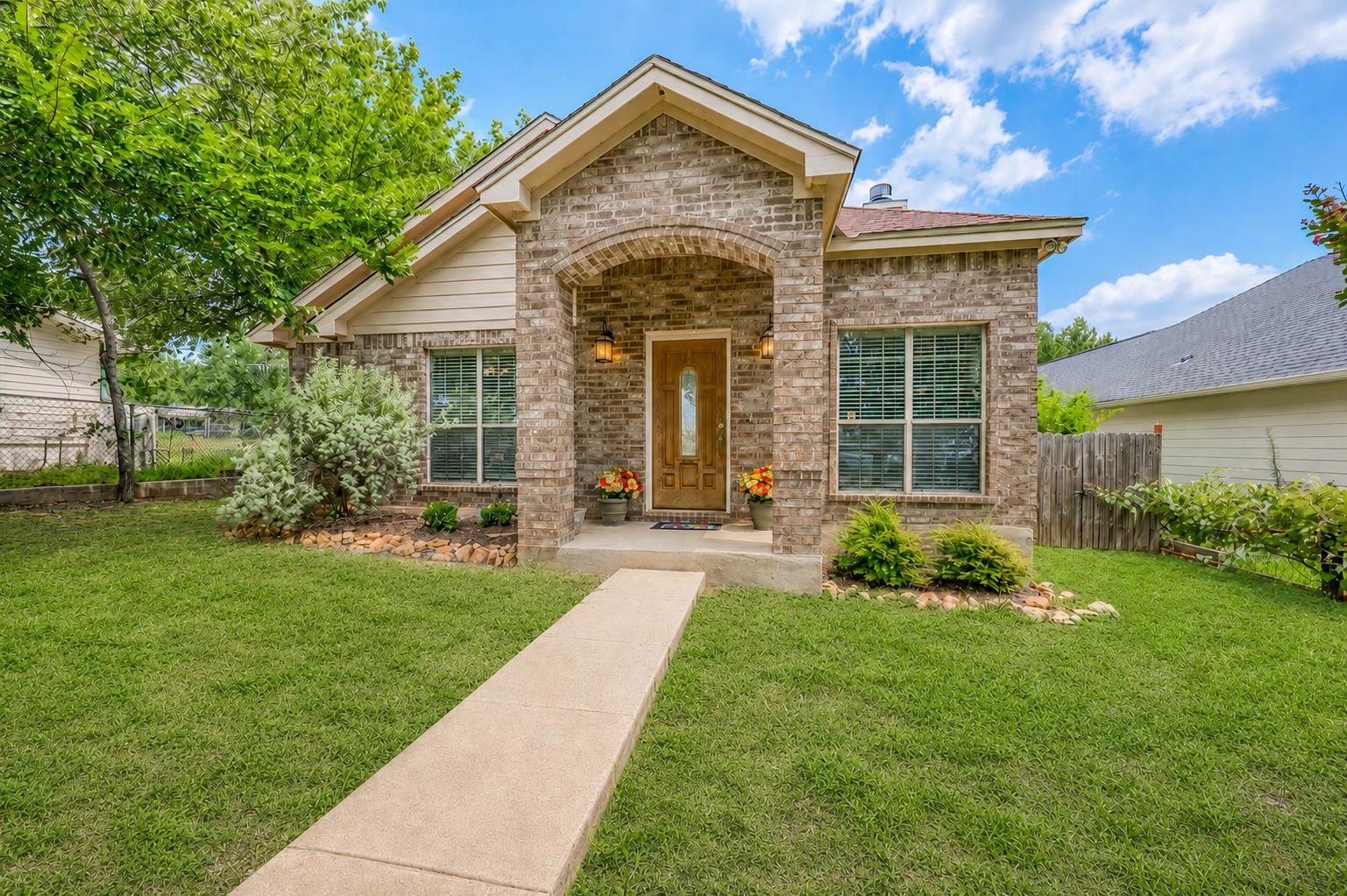 1107 E College Street Llano Tx Us 78643 Hlm179732