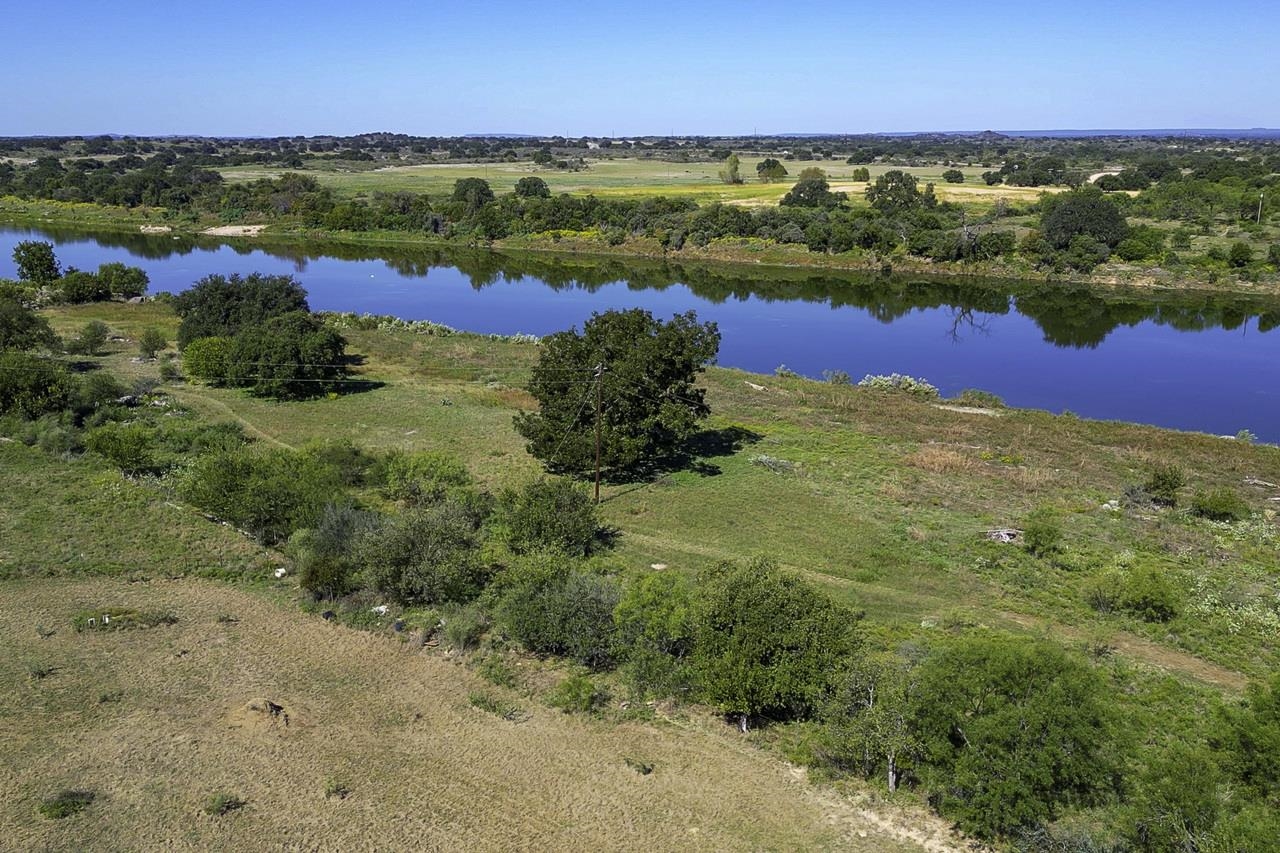 1701 W RR 152