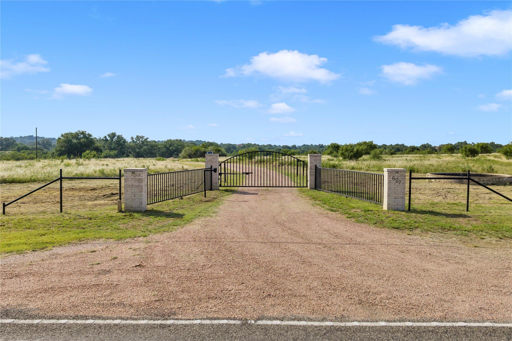 627 Ranch Road 2323