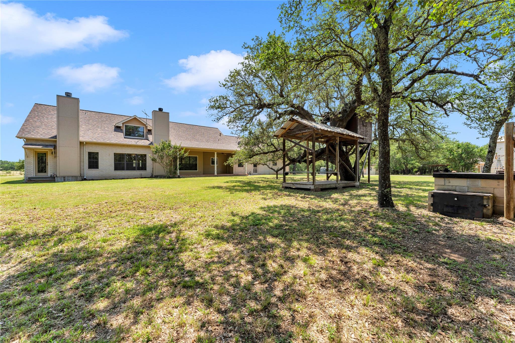 627 Ranch Road 2323