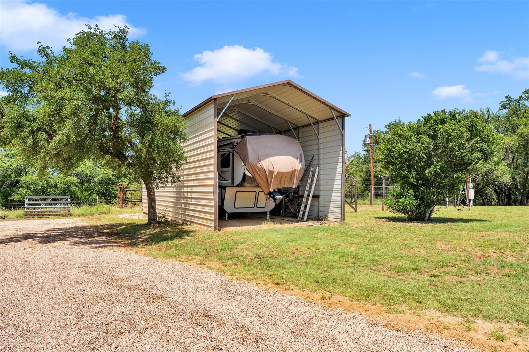 627 Ranch Road 2323