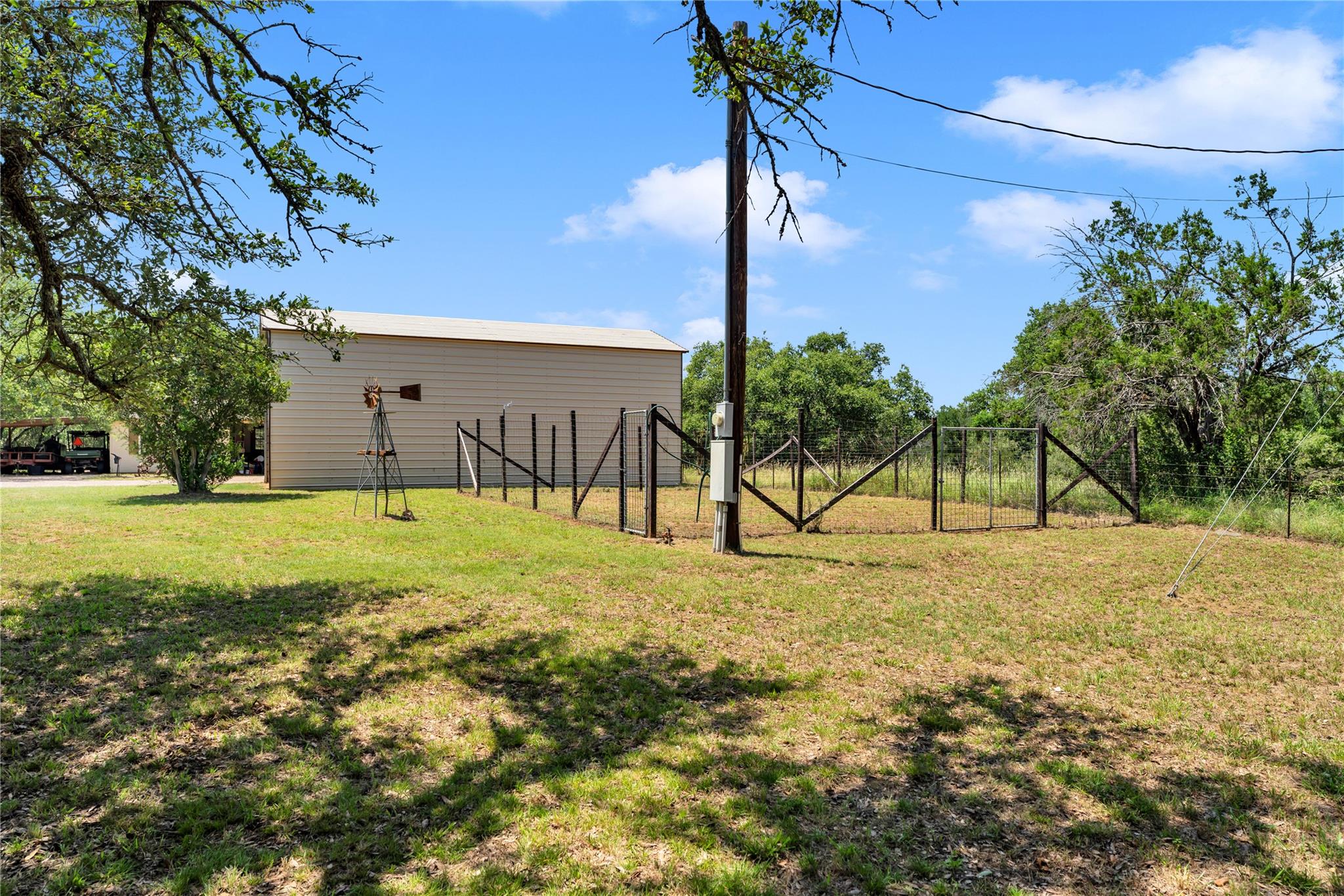 627 Ranch Road 2323