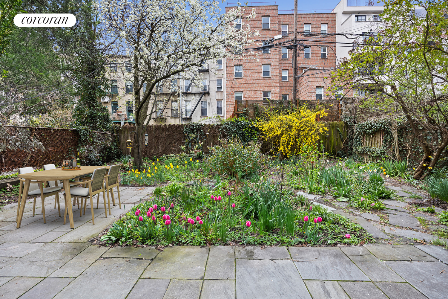 104 SAINT MARKS Place 1L