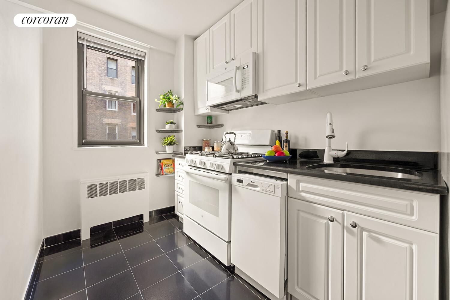 116 CENTRAL Park S 4E