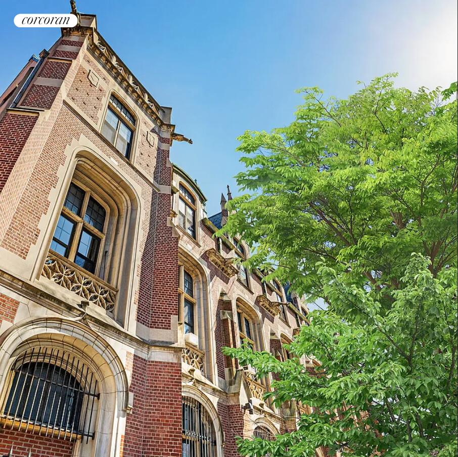 555 WASHINGTON Avenue 2C