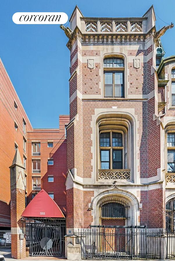 555 WASHINGTON Avenue 2C