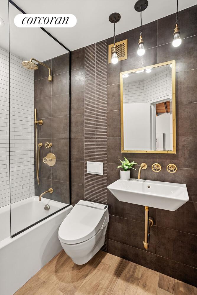 555 WASHINGTON Avenue 2C