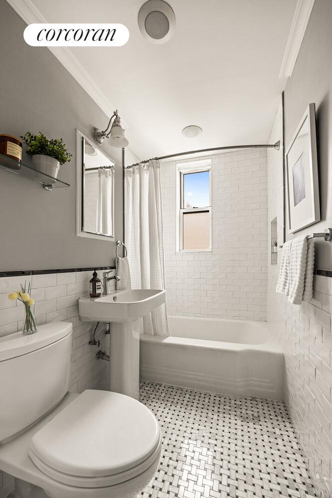 245 HENRY Street 5H