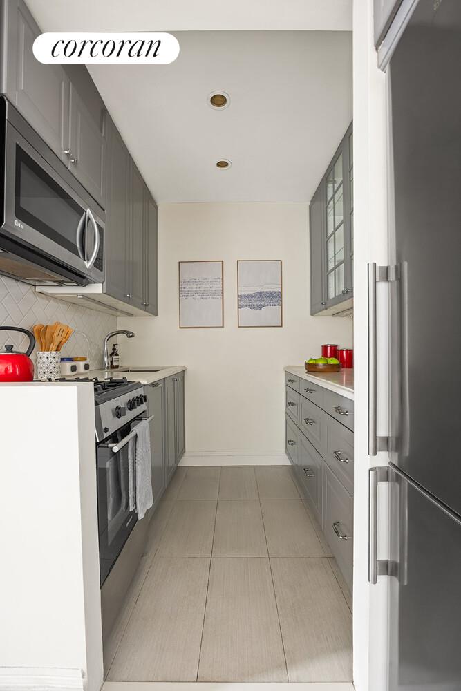 245 HENRY Street 5H