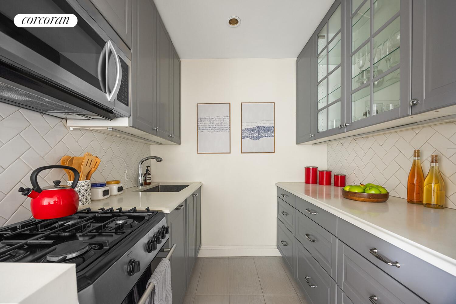 245 HENRY Street 5H