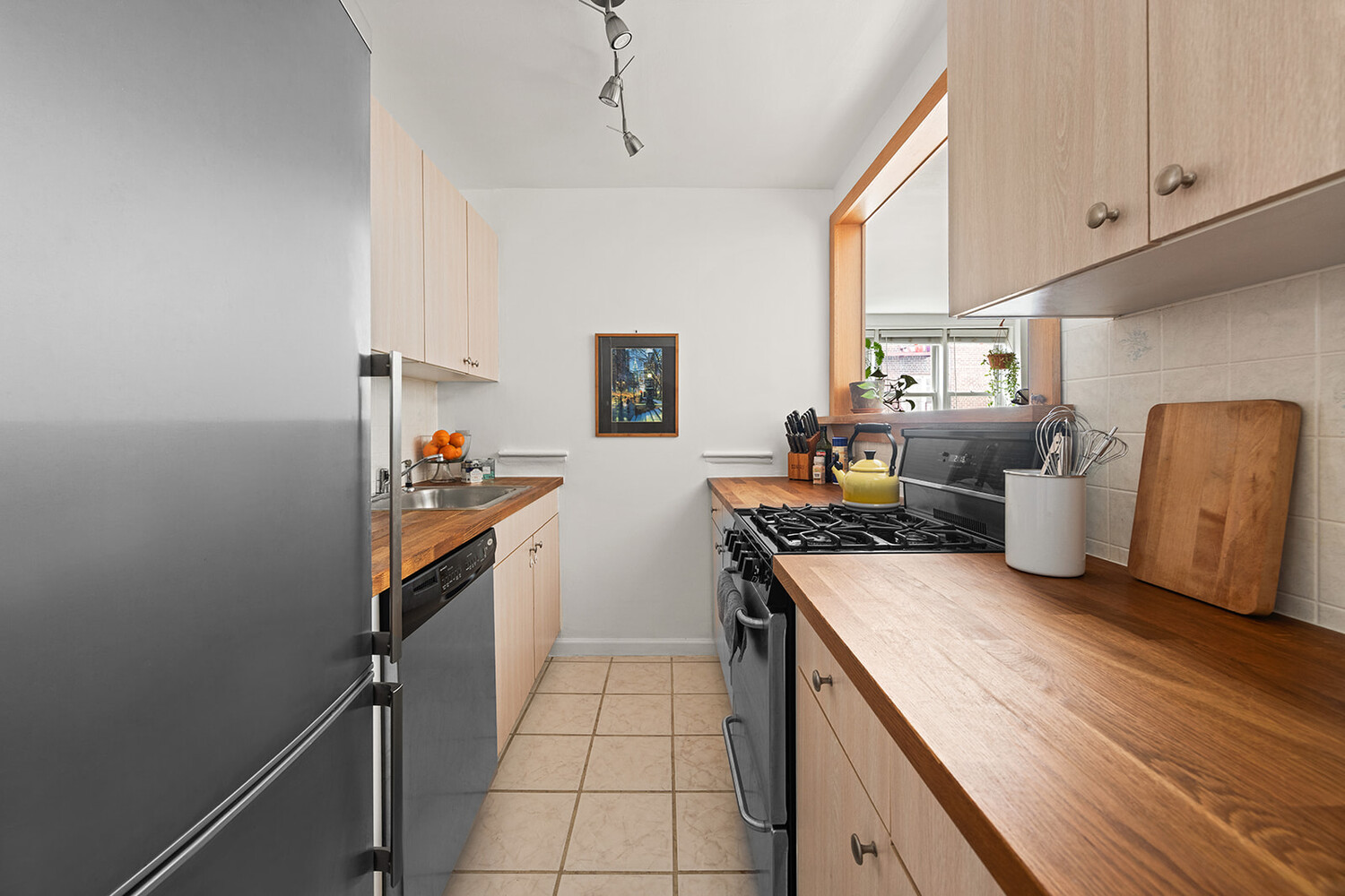 400 E 17TH Street 512
