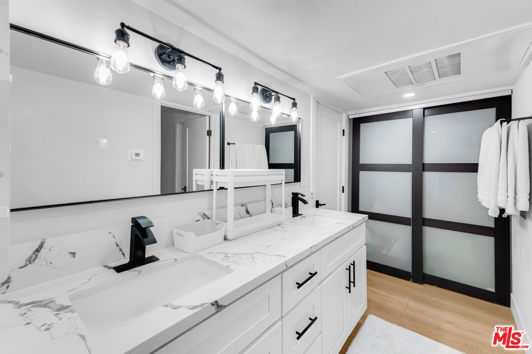 1741 Granville Ave Unit: 104