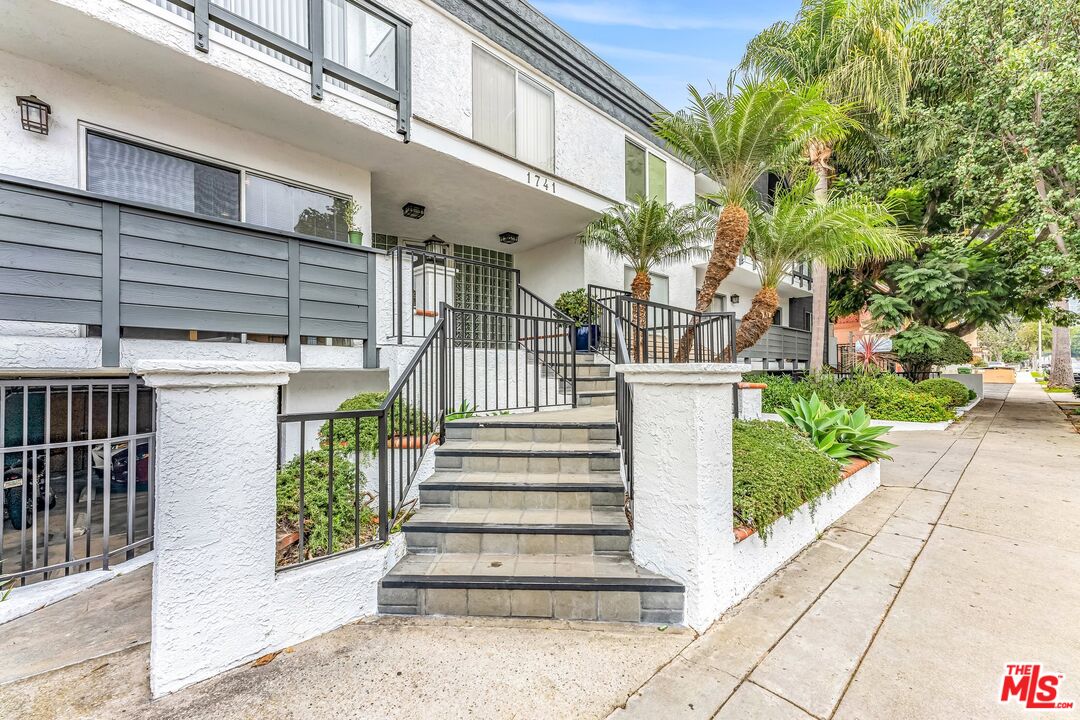 1741 Granville Ave Unit: 104