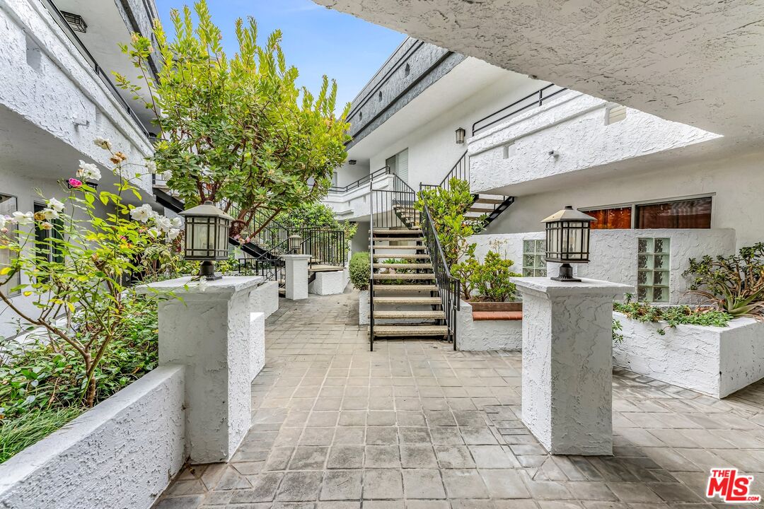 1741 Granville Ave Unit: 104