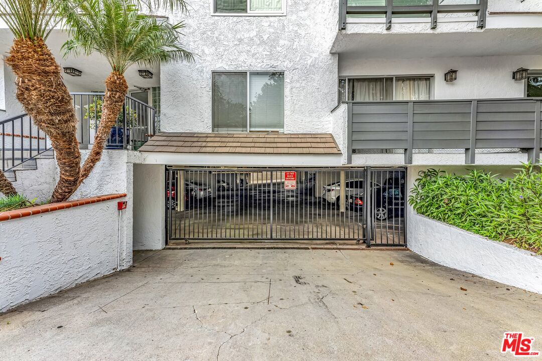 1741 Granville Ave Unit: 104