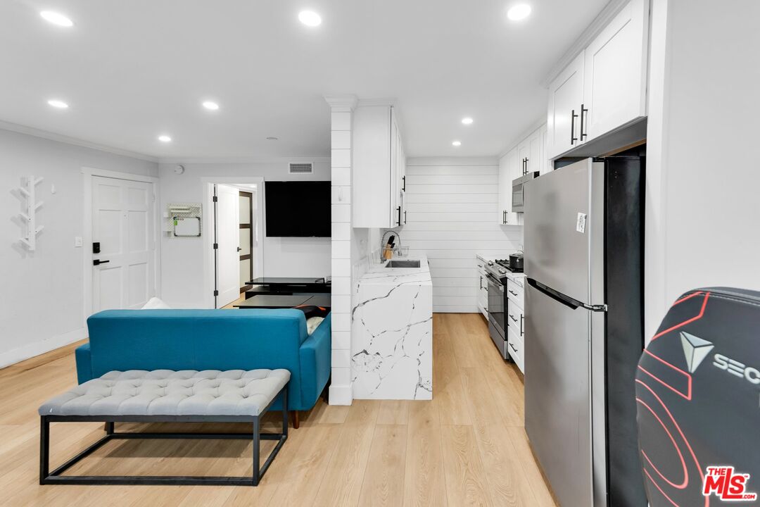 1741 Granville Ave Unit: 104
