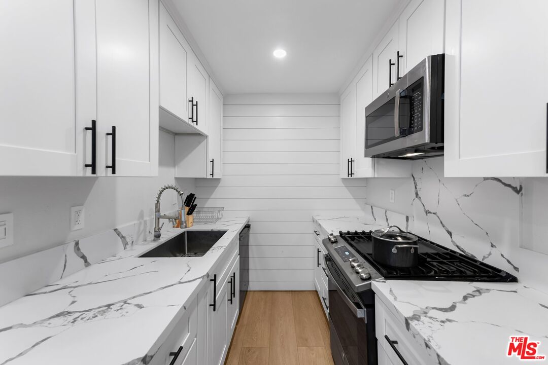 1741 Granville Ave Unit: 104