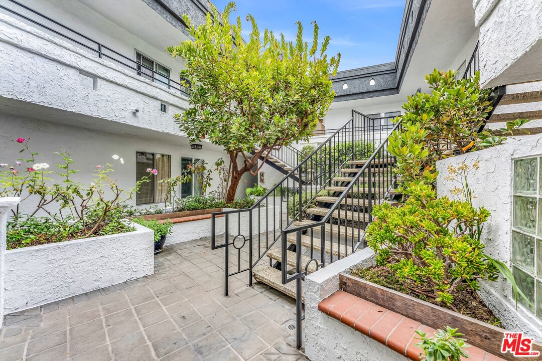1741 Granville Ave Unit: 104